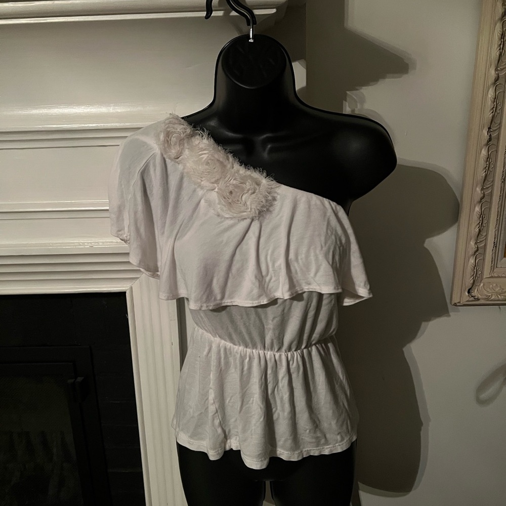 One shoulder gorgeous top flower embellishment